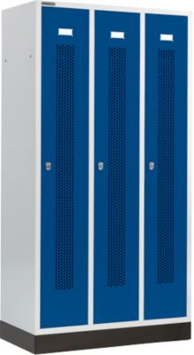 Kleiderspind, mit gelochten Streifen, 3 Abteile, 300 mm, mit Sockel, Drehriegelverschluss, Tür enzianblau